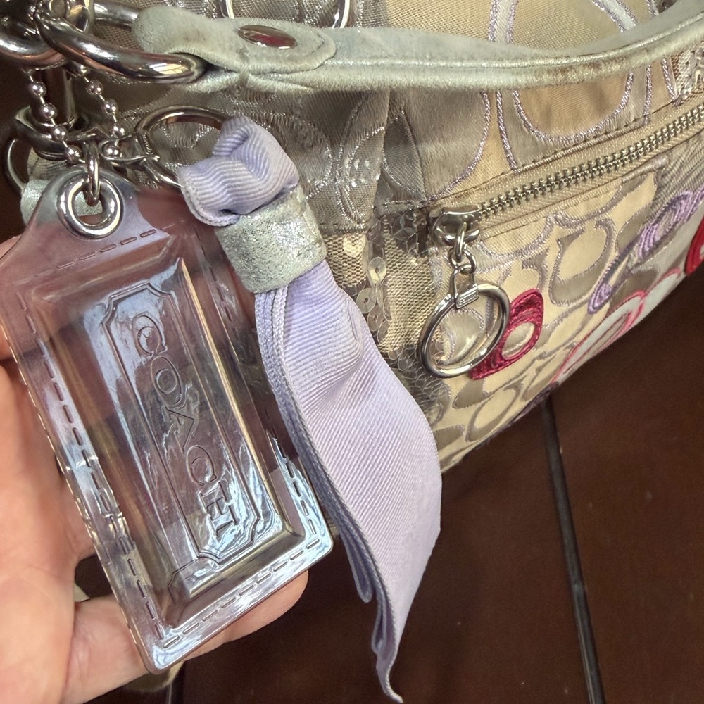 Coach Poppy Limited Edition ‘Heart bag’ 2- hang tags - Picture 10 of 17